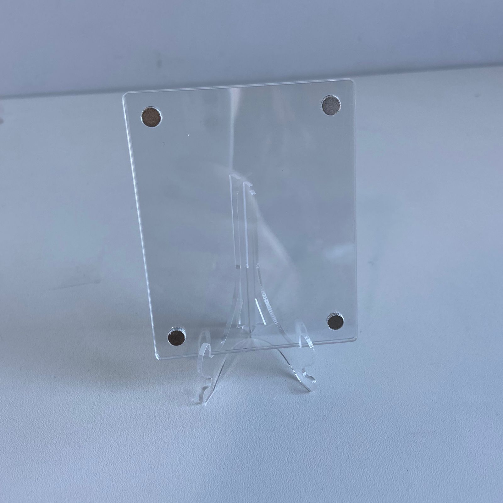 1 Porta figurinha legend COM PEDESTAL